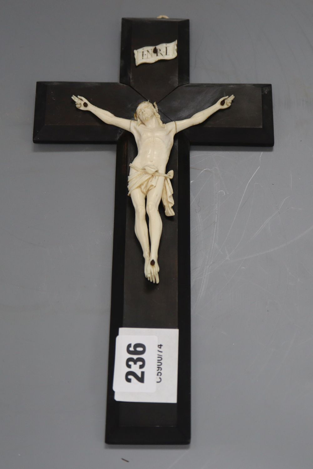 A Dieppe carved ivory crucifix, length 27.5cm